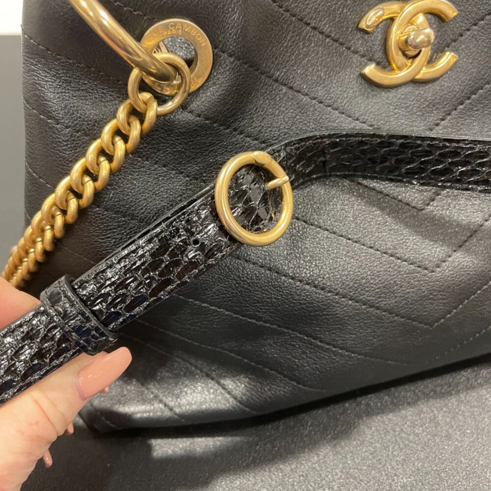 Chanel Chevron Calfskin Python Chic Small Shopping Tote 2-Way Bag (JB1075) - Picture 15 of 16